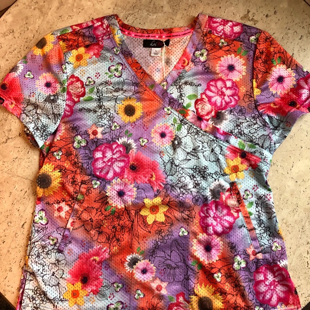 Koi lite scrub top